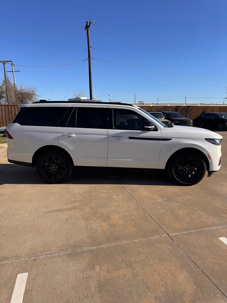 Used 2025 Lincoln Navigator Reserve w/ Jet Appearance Package image 9