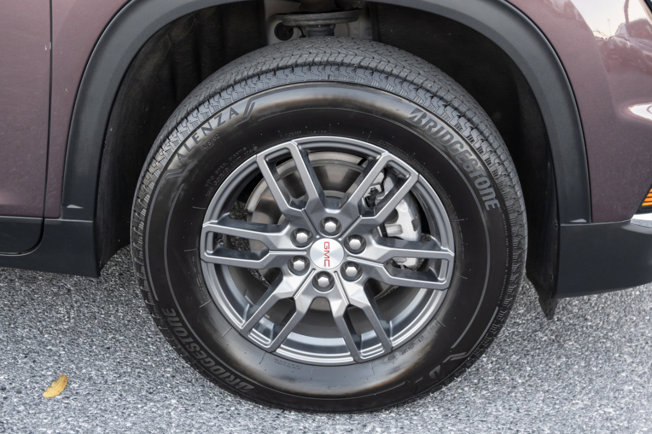 Used 2025 GMC Acadia Elevation image 12