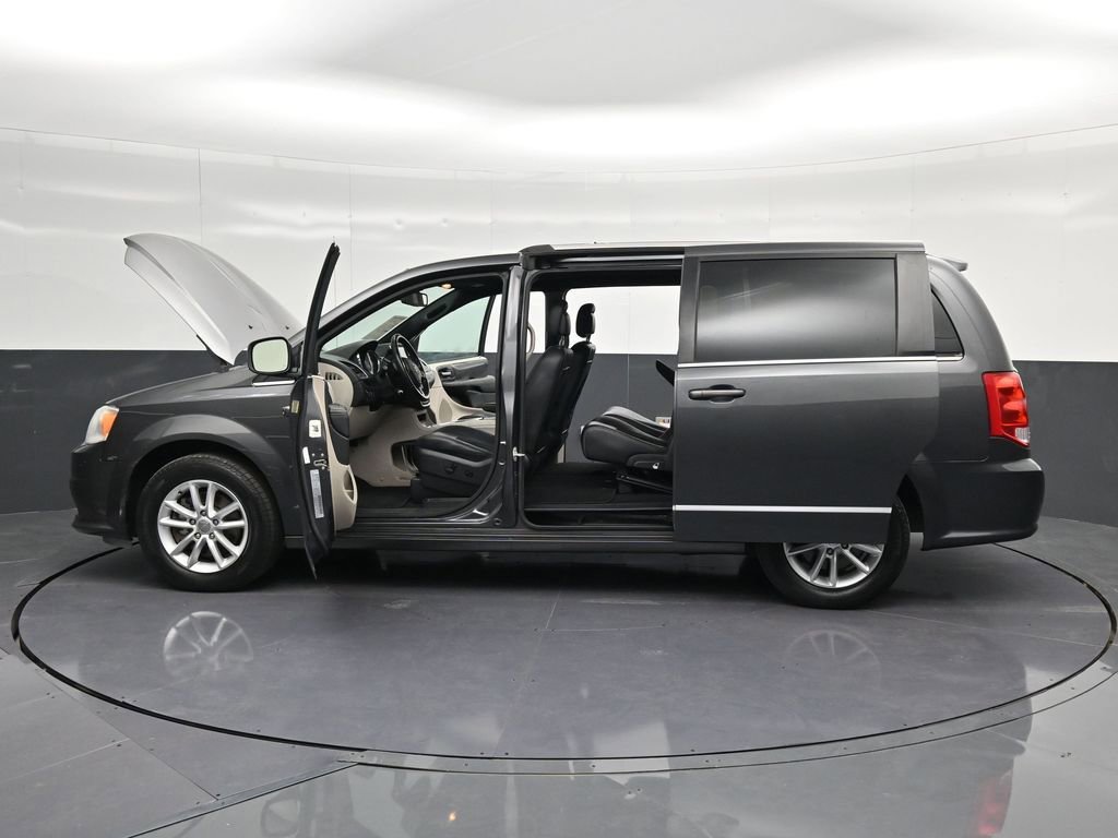 Used 2018 Dodge Grand Caravan SXT image 19