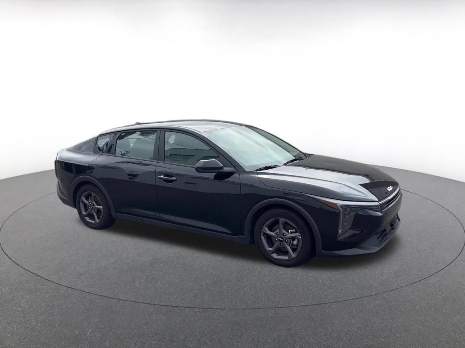 Used 2025 Kia K4 FWD image 2