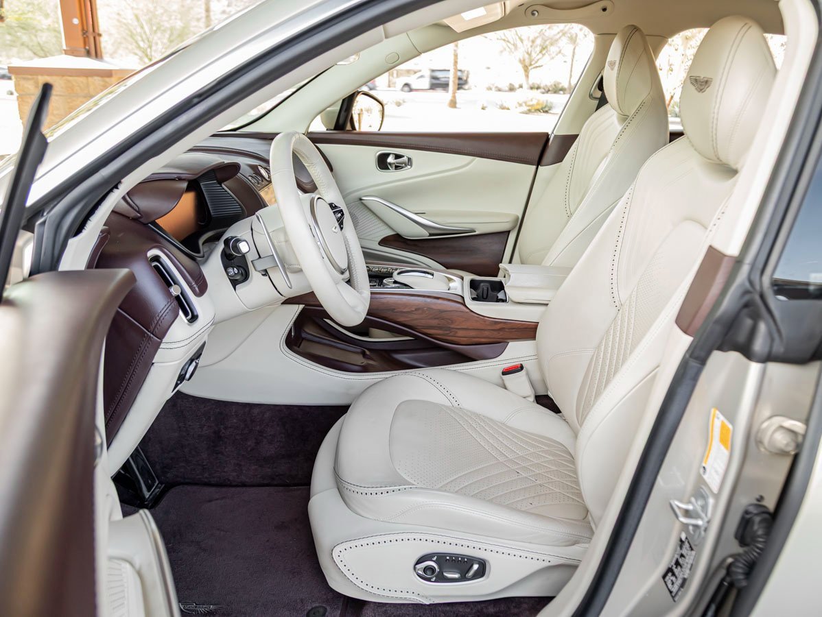 Used 2021 Aston Martin DBX image 14
