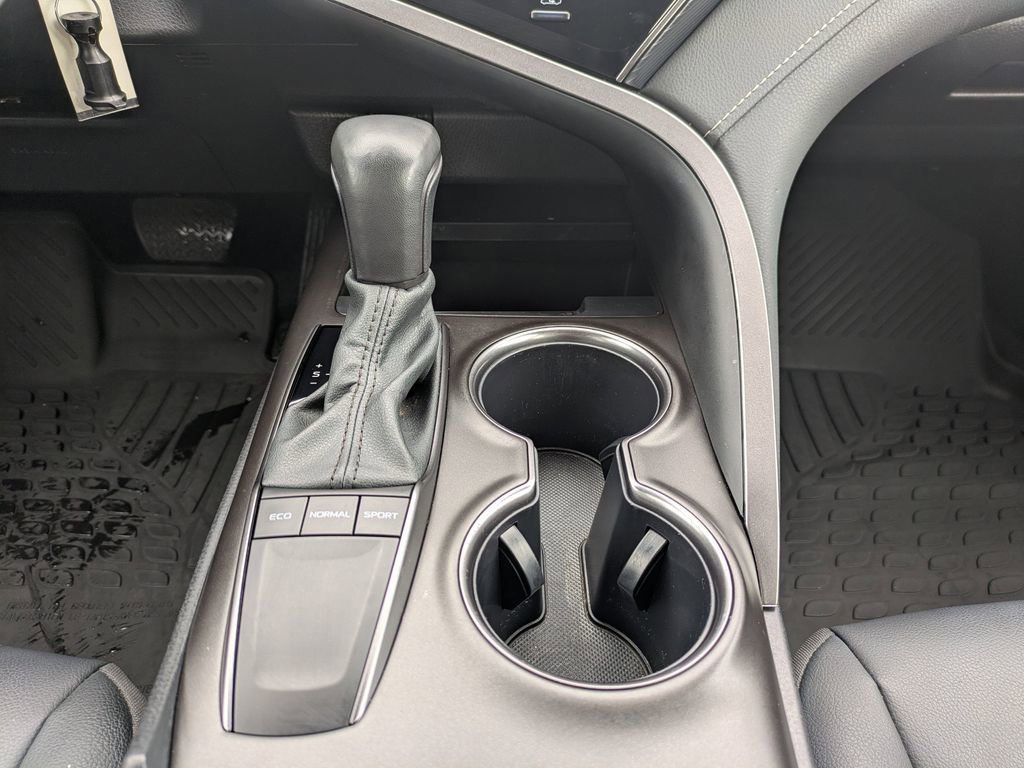 Used 2024 Toyota Camry SE image 18