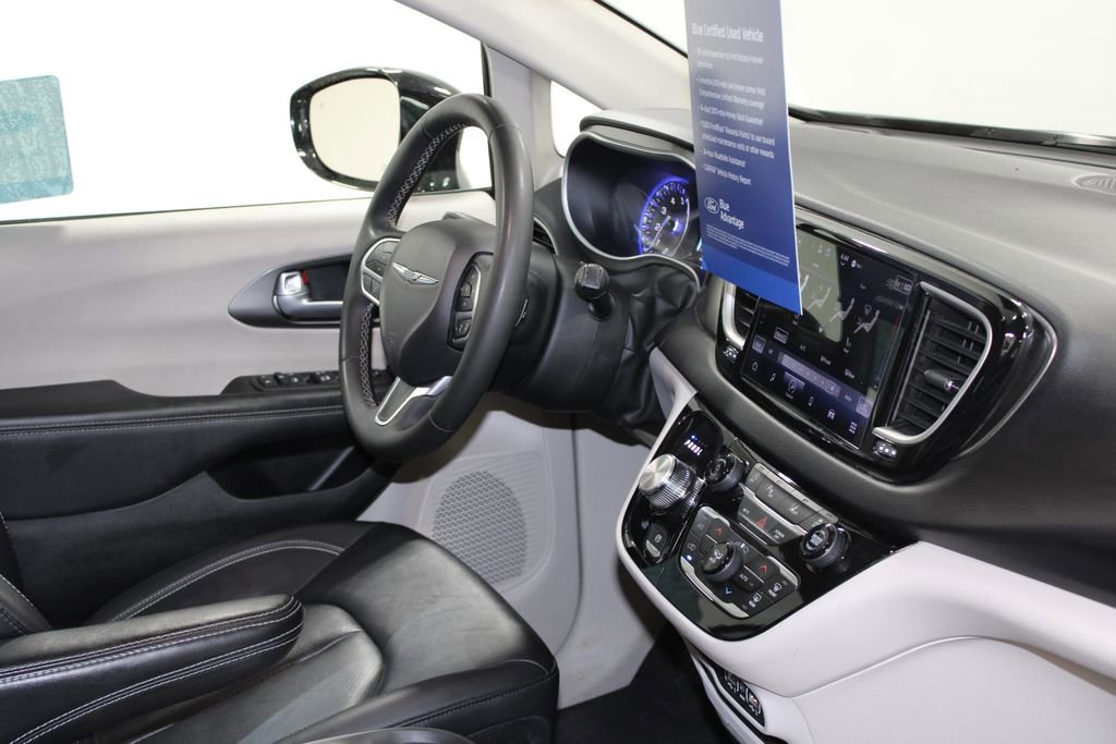 Used 2024 Chrysler Pacifica Touring-L image 30