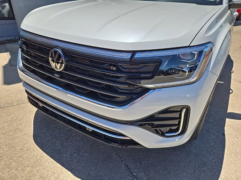 Used 2024 Volkswagen Atlas SEL Premium R-Line AWD/4WD image 17