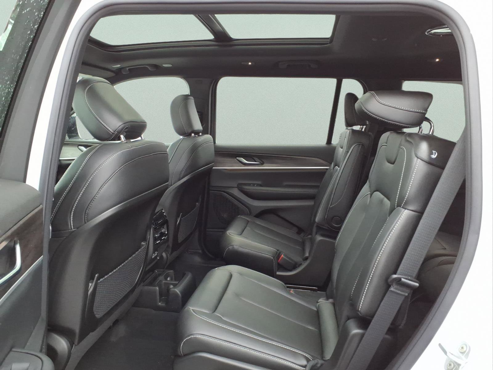 New 2025 Jeep Grand Cherokee L Limited image 11