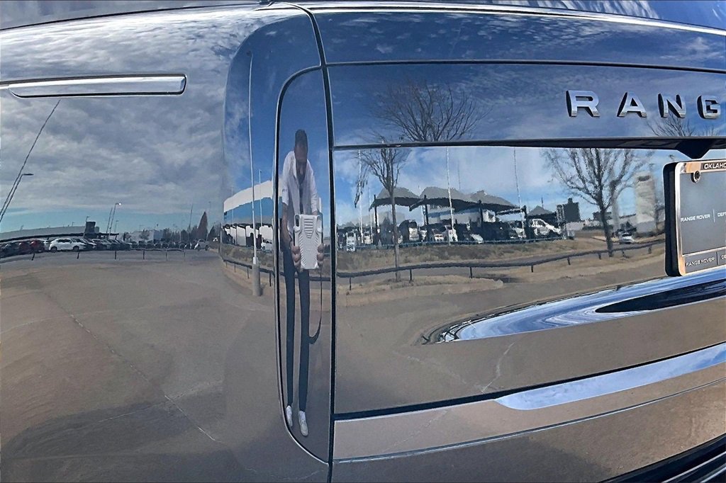 Used 2023 Land Rover Range Rover First Edition image 31