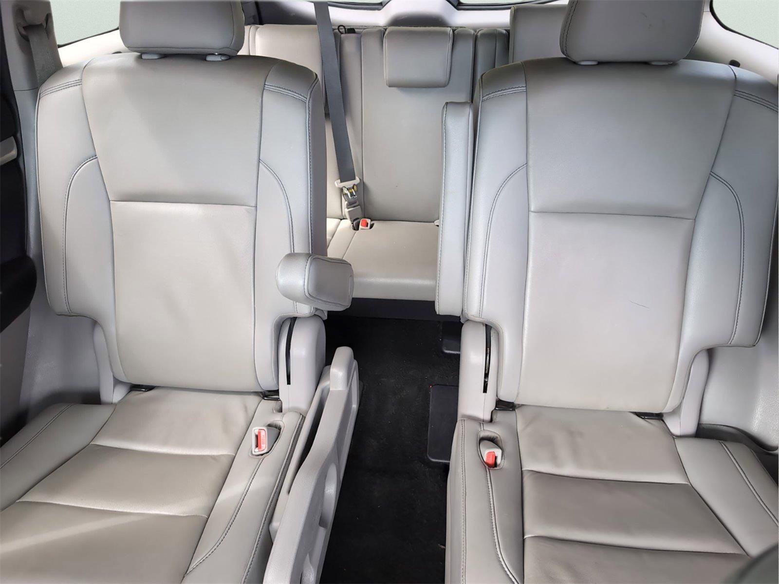 Used 2019 Toyota Highlander XLE AWD/4WD image 29