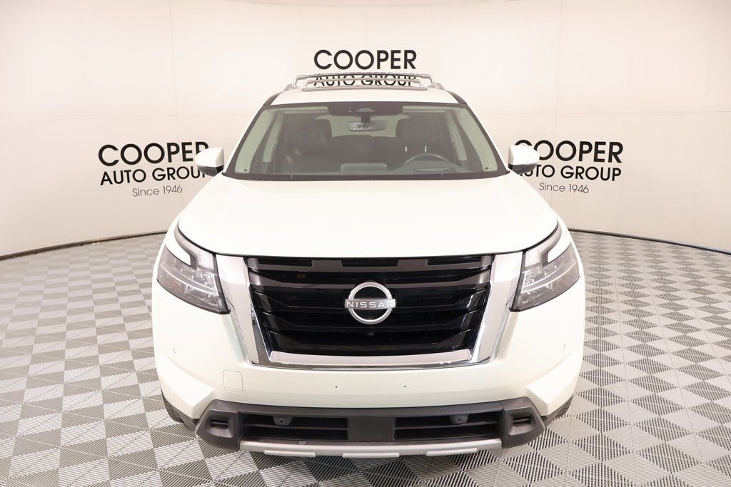 Used 2024 Nissan Pathfinder Platinum image 10