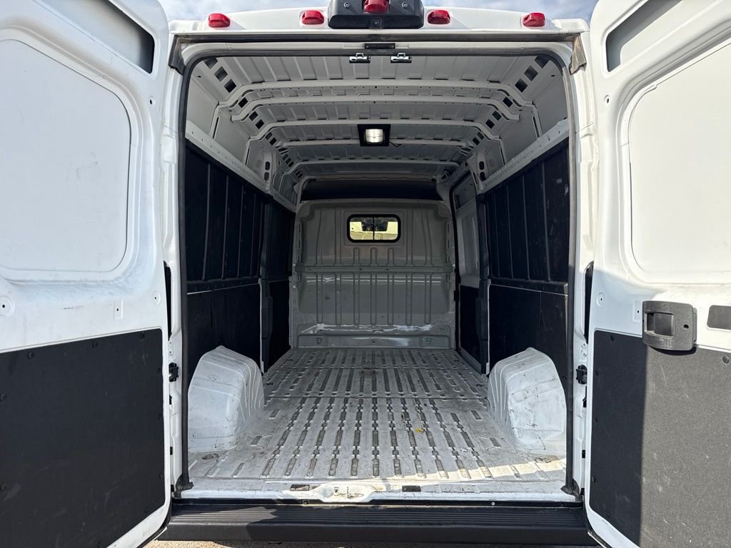 Used 2024 RAM ProMaster 2500 w/ Convenience Group FWD image 12