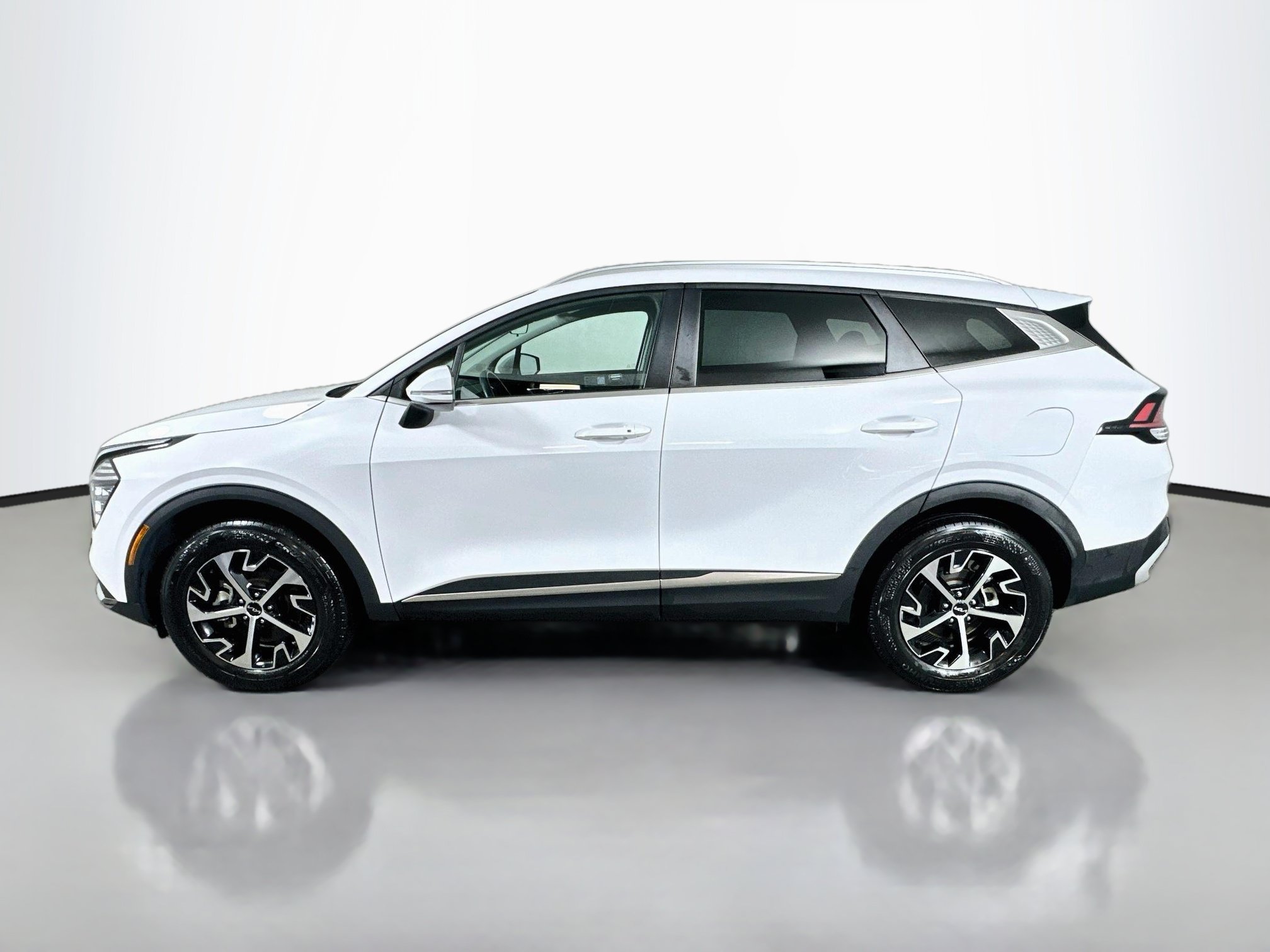 Used 2024 Kia Sportage EX AWD/4WD image 4