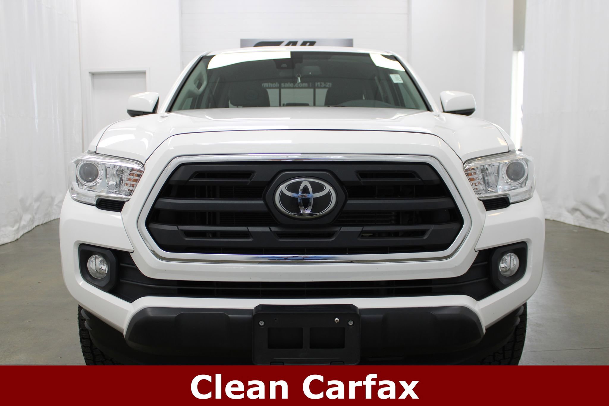 Used 2019 Toyota Tacoma SR5 AWD/4WD image 3