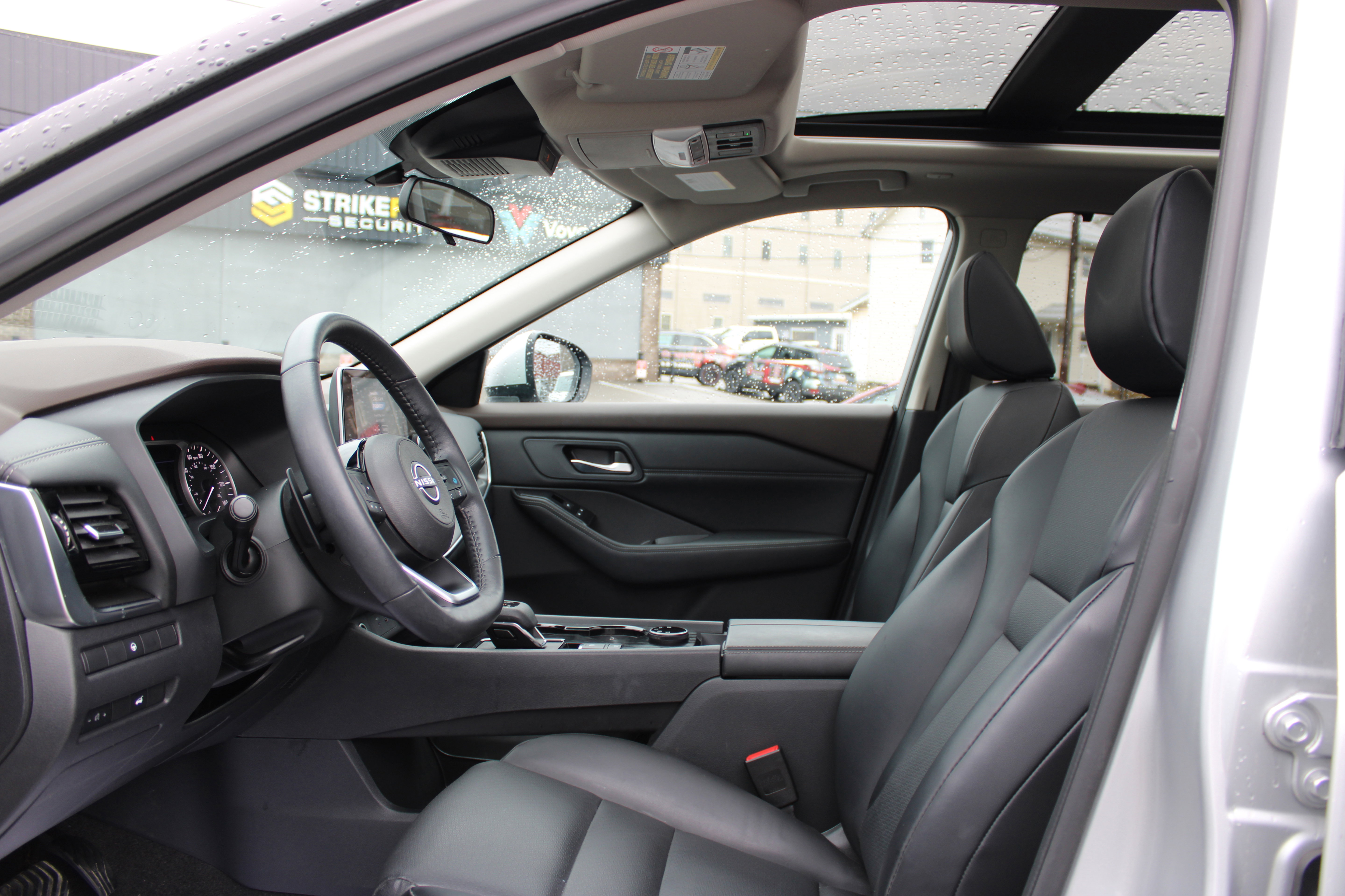 Certified 2023 Nissan Rogue SV w/ SV Premium Package AWD/4WD image 3