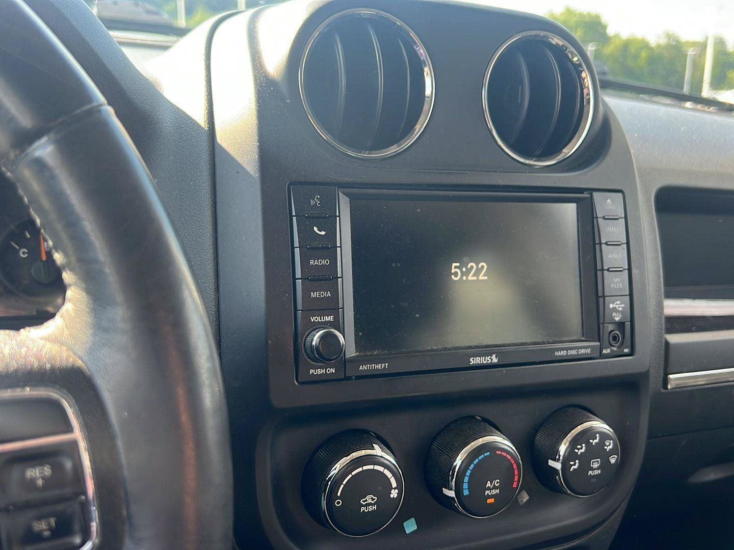 Used 2017 Jeep Patriot Latitude AWD/4WD image 12