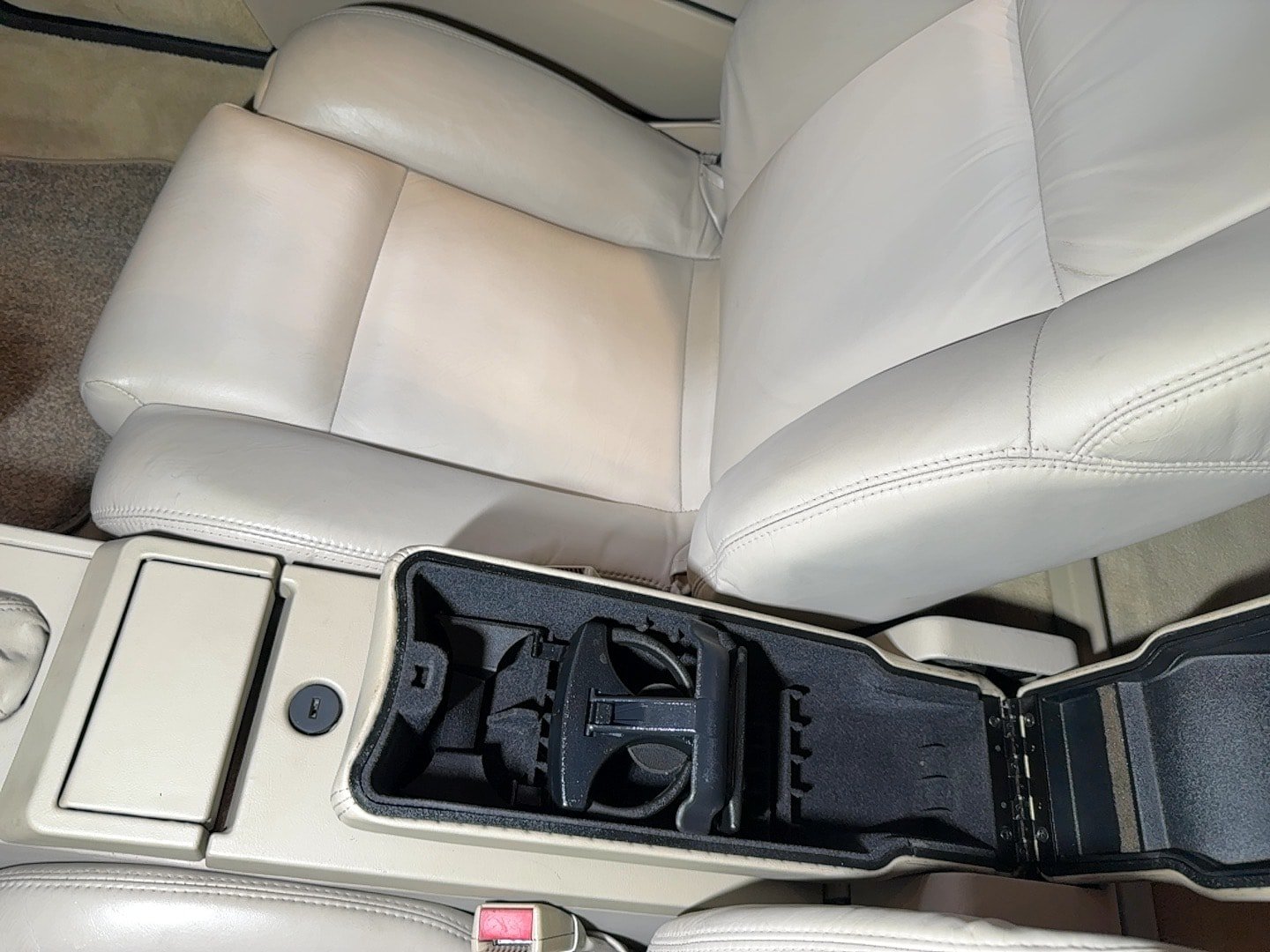 Used 1993 Cadillac Allante FWD image 41