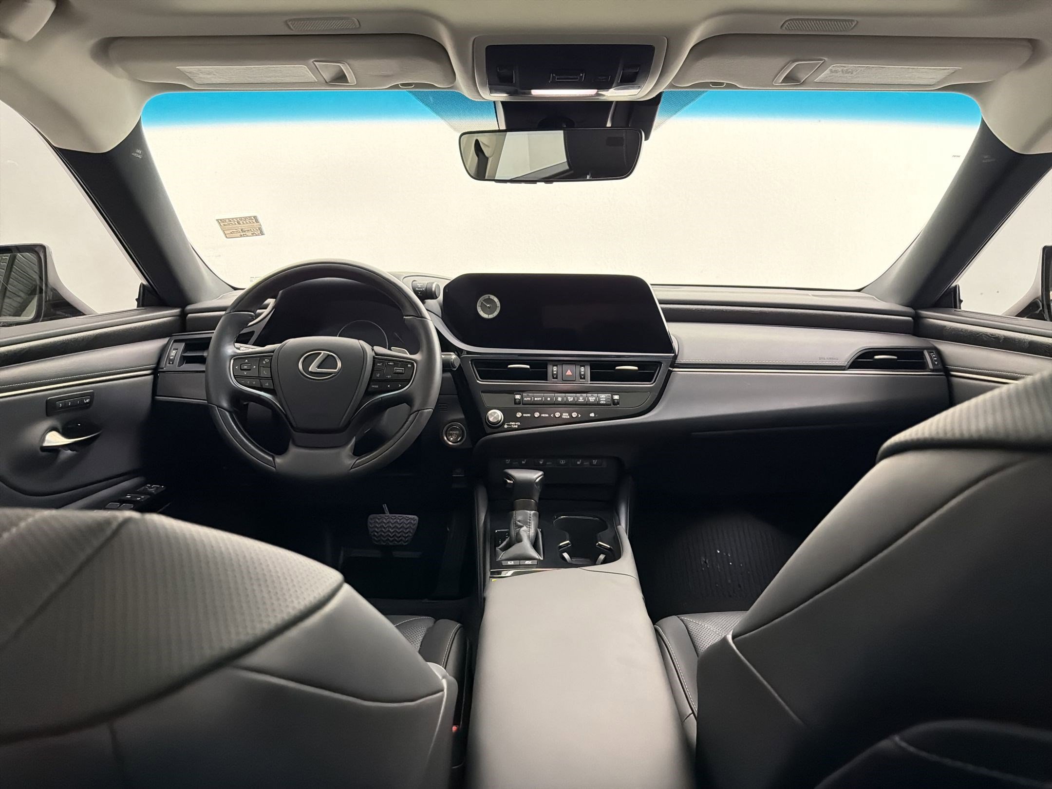Certified 2023 Lexus ES 300h w/ Luxury Package FWD image 17