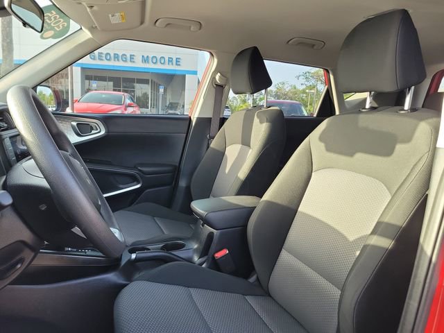 Used 2025 Kia Soul LX w/ LX Technology Package image 14