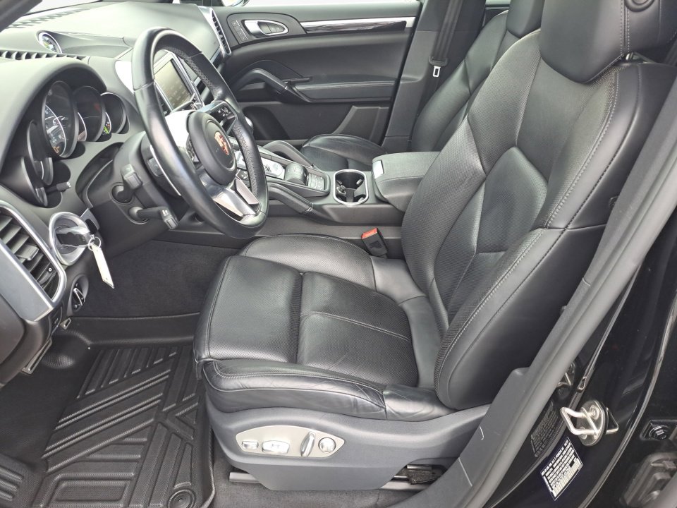 Used 2015 Porsche Cayenne S w/ Premium Package AWD/4WD image 9