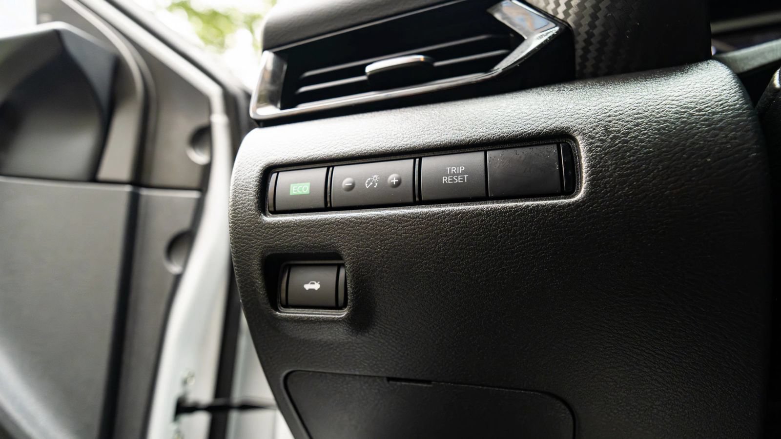 Used 2025 Nissan Sentra SV FWD image 36
