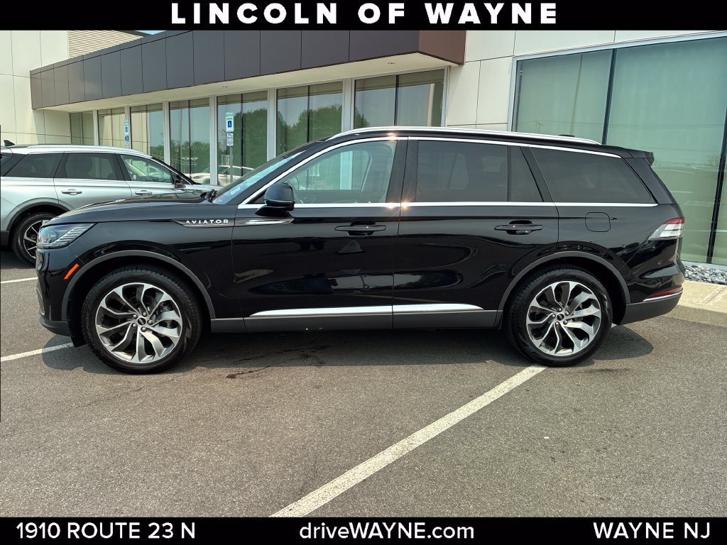 Certified 2025 Lincoln Aviator Reserve w/ Illumination Package AWD/4WD image 2