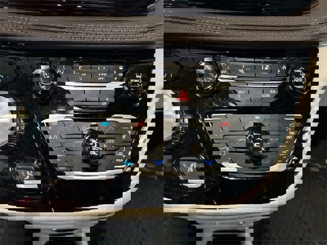 Used 2021 Chrysler Pacifica Touring image 17