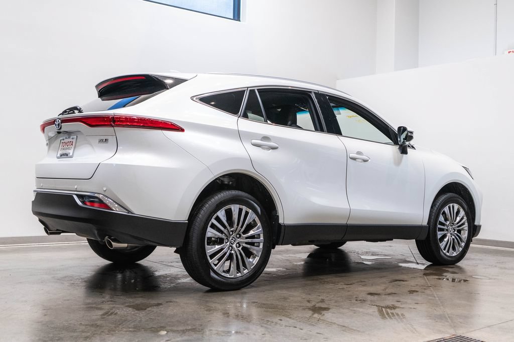 Certified 2024 Toyota Venza XLE AWD/4WD image 9