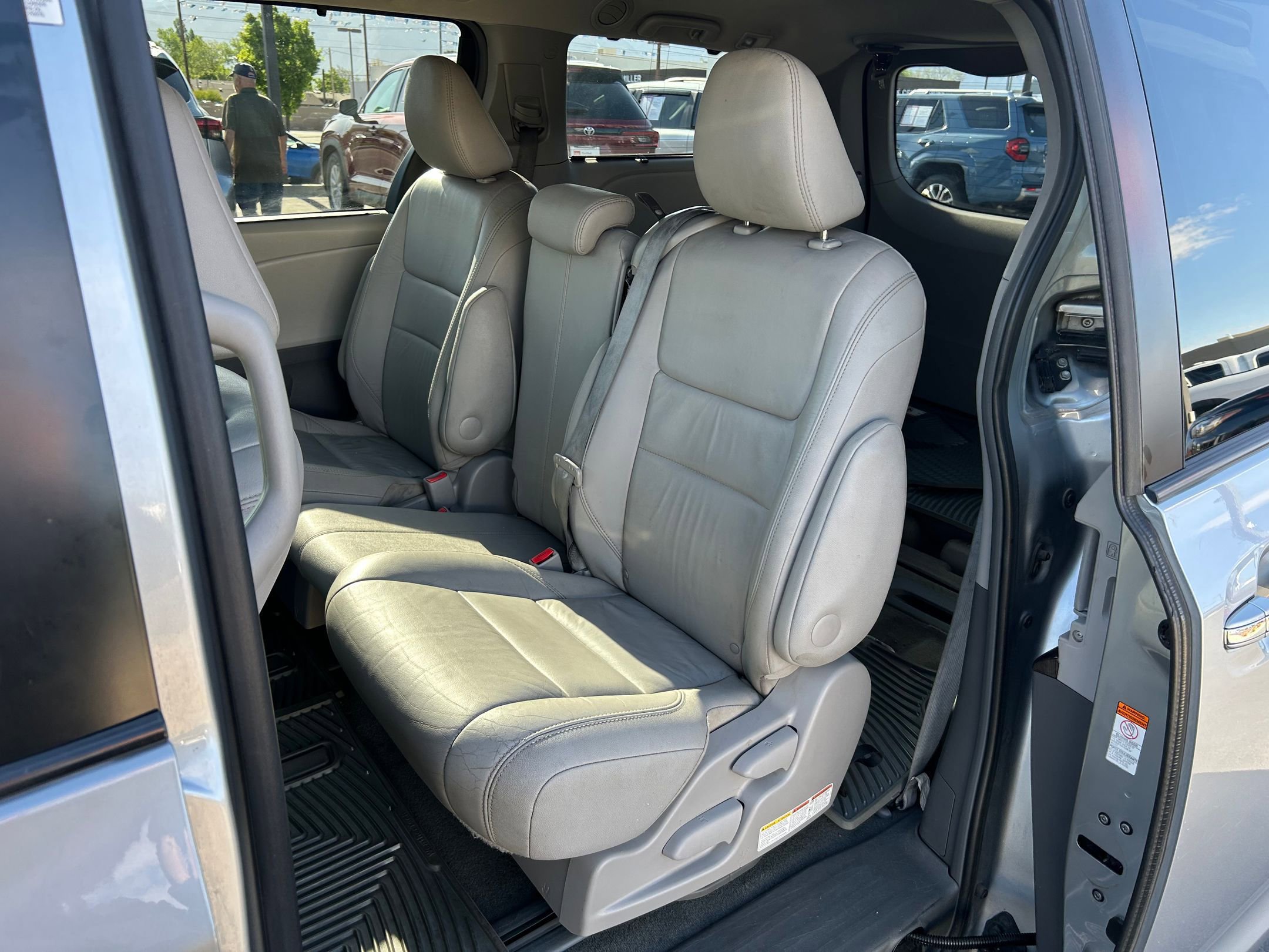 Used 2016 Toyota Sienna XLE FWD image 24