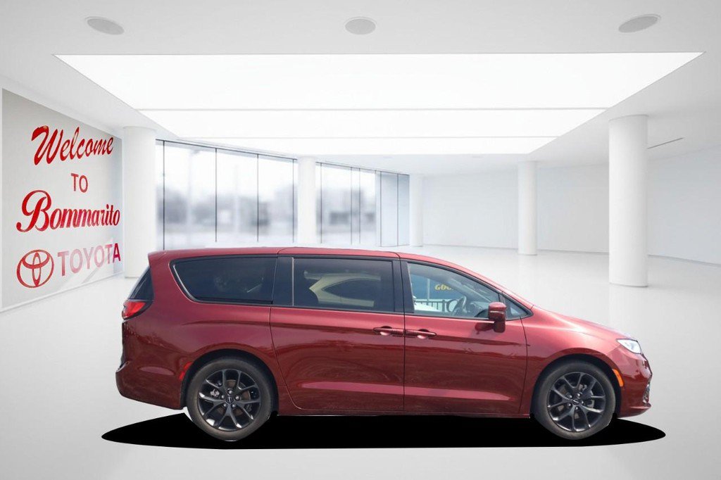 Used 2021 Chrysler Pacifica Touring-L w/ Premium & Safety Sphere Group FWD image 5