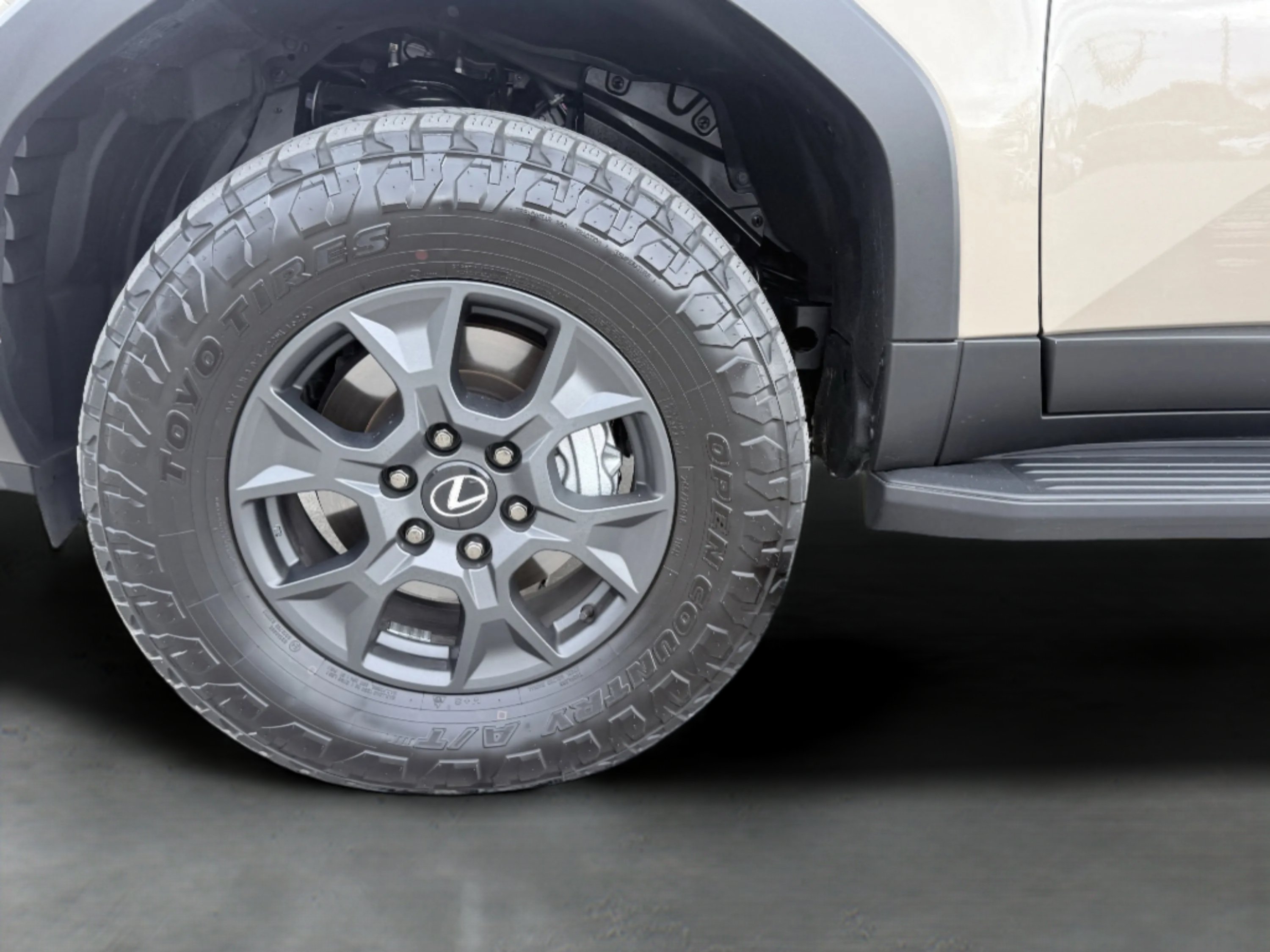 Used 2025 Lexus GX 550 AWD/4WD image 22