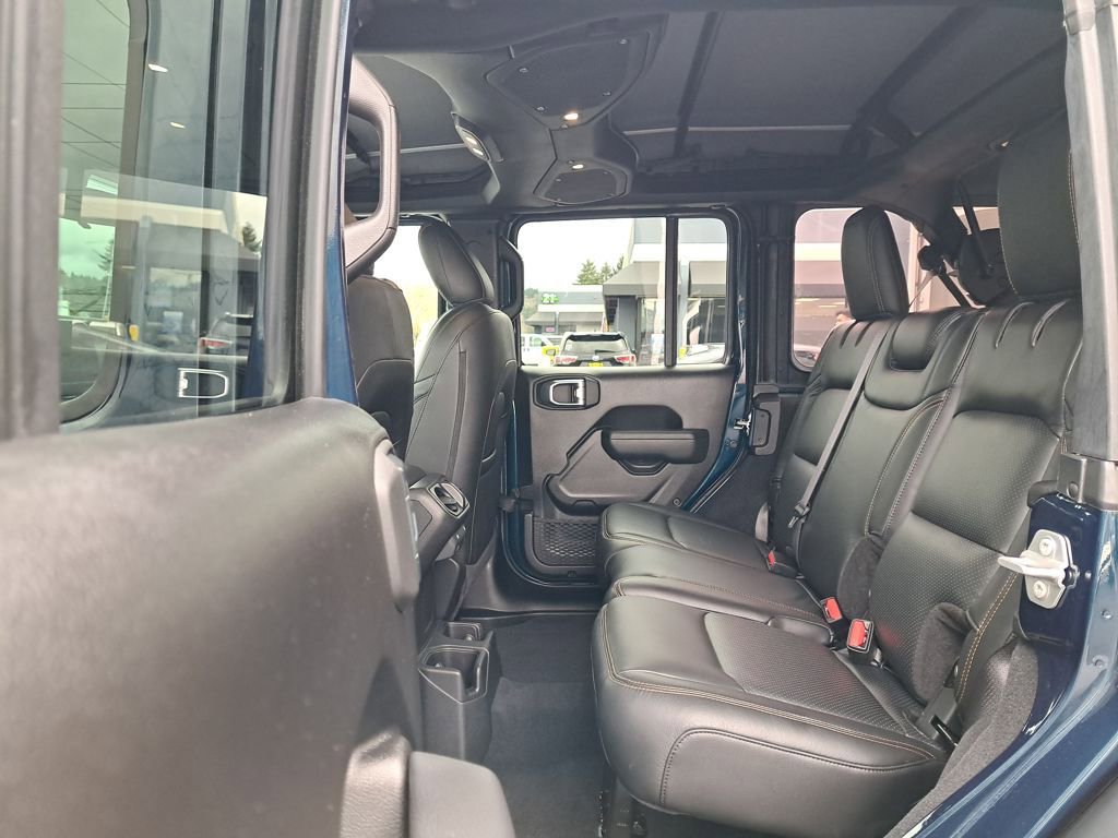 Used 2025 Jeep Wrangler Willys image 13