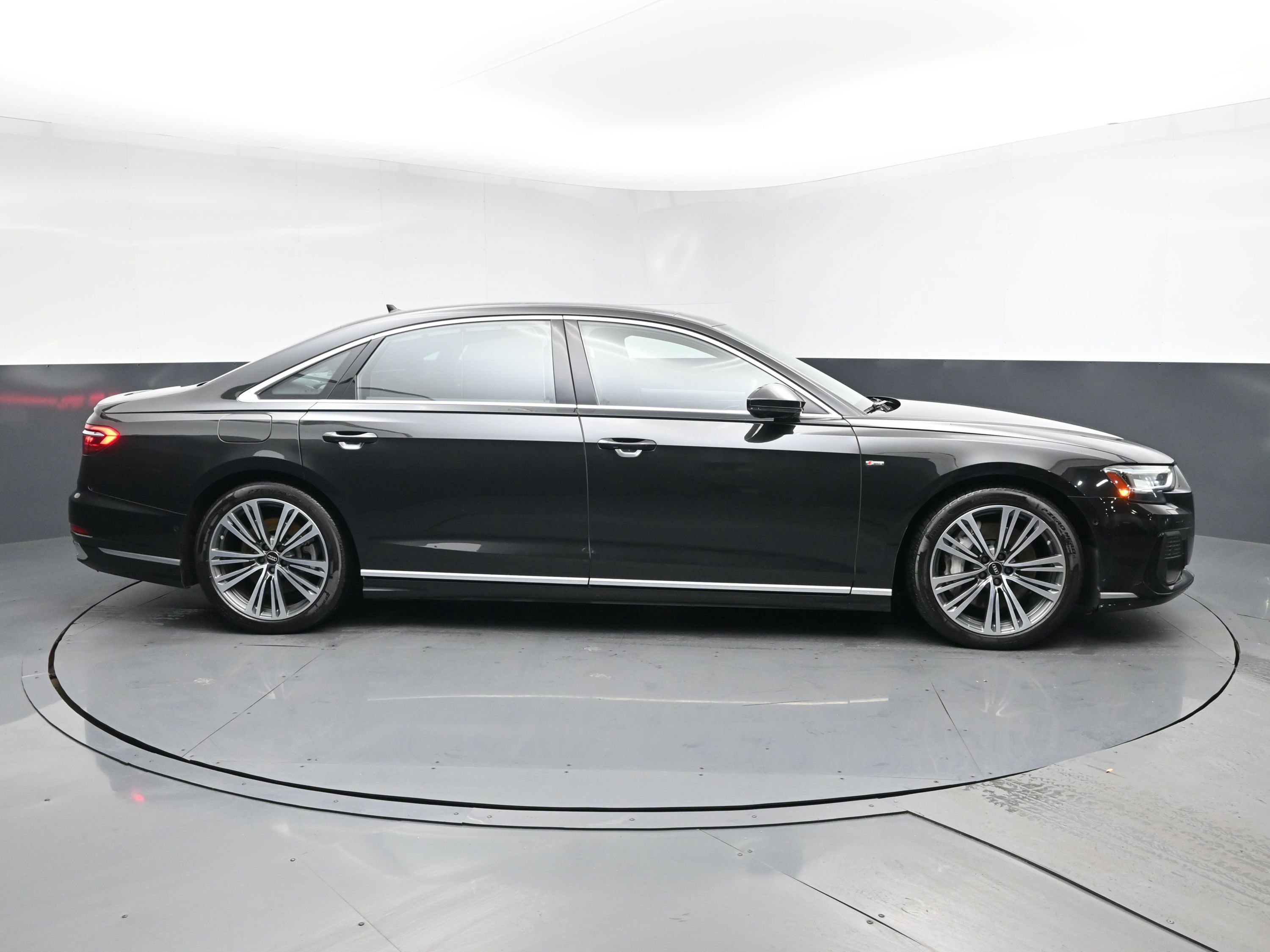Used 2022 Audi A8 L 3.0T w/ Executive Package AWD/4WD image 3