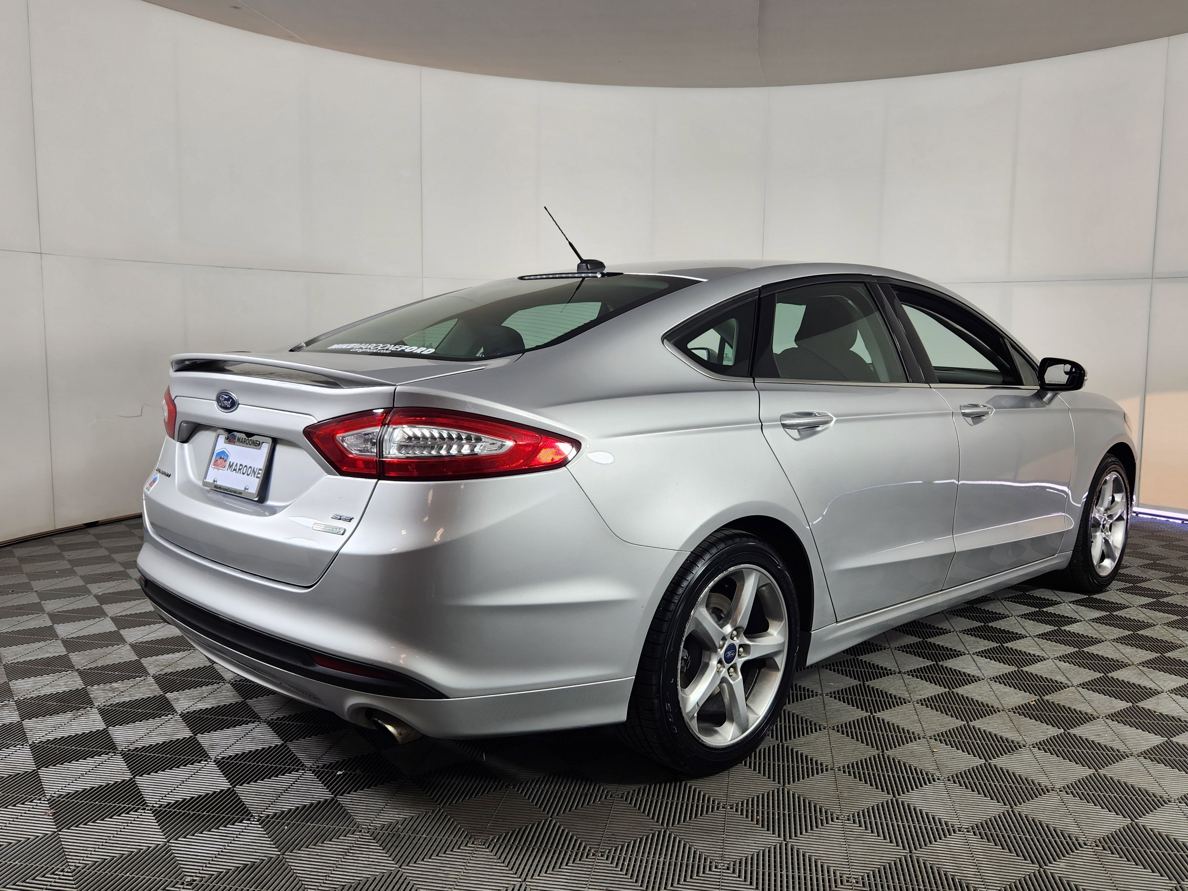 Used 2016 Ford Fusion SE w/ Equipment Group 201A FWD image 7