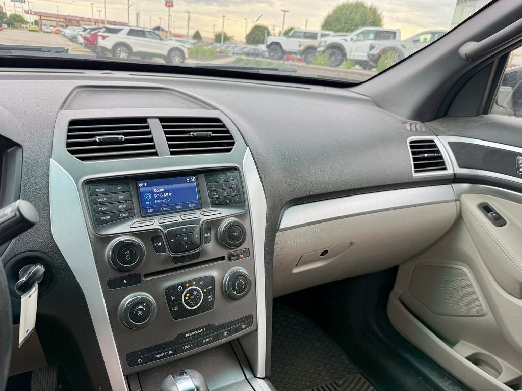 Used 2015 Ford Explorer XLT AWD/4WD image 18