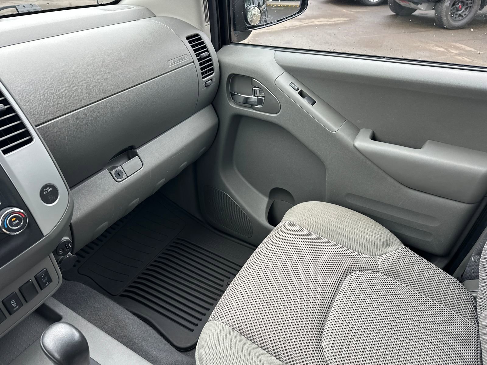 Used 2020 Nissan Frontier SV w/ Midnight Edition Floor Mats image 15