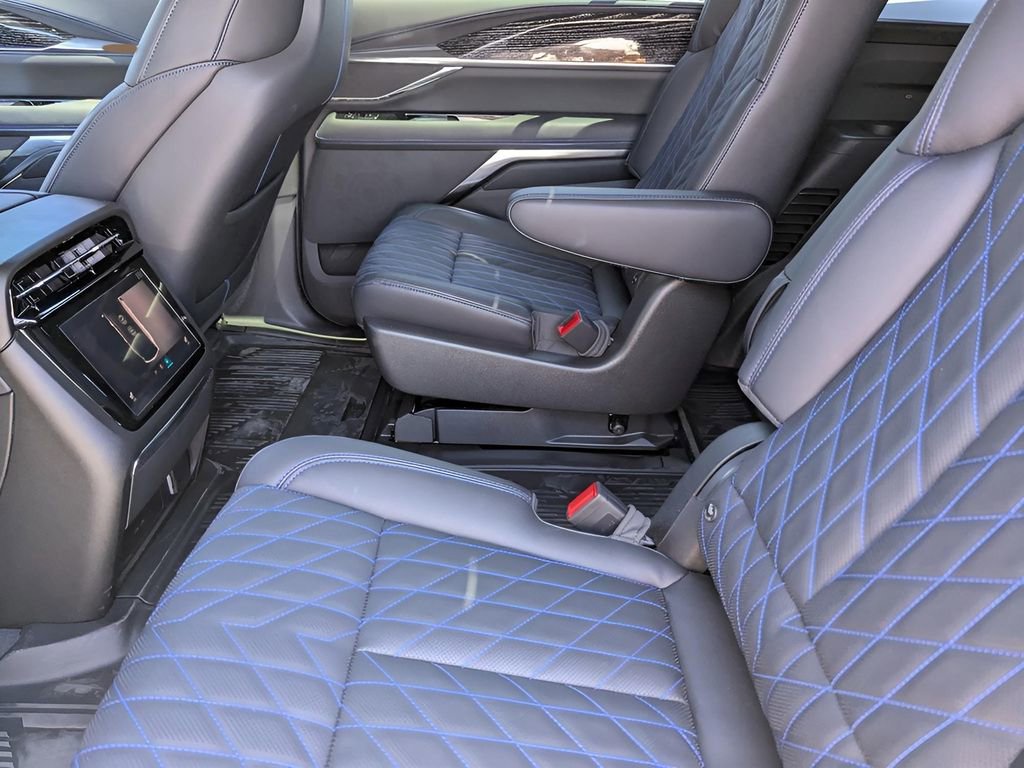 New 2026 Cadillac Escalade IQ Sport 1 w/ LPO, Floor Liner Package AWD/4WD image 15