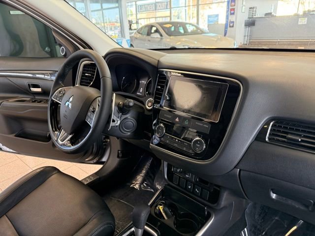 Used 2017 Mitsubishi Outlander GT image 25