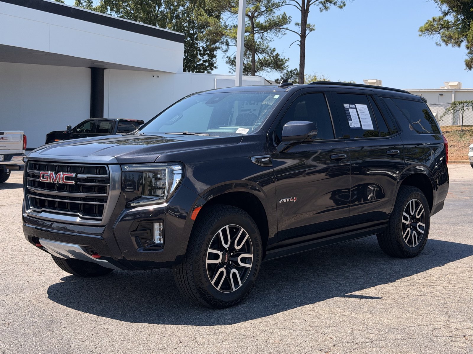 Used 2024 GMC Yukon AT4 w/ Technology Package AWD/4WD image 7