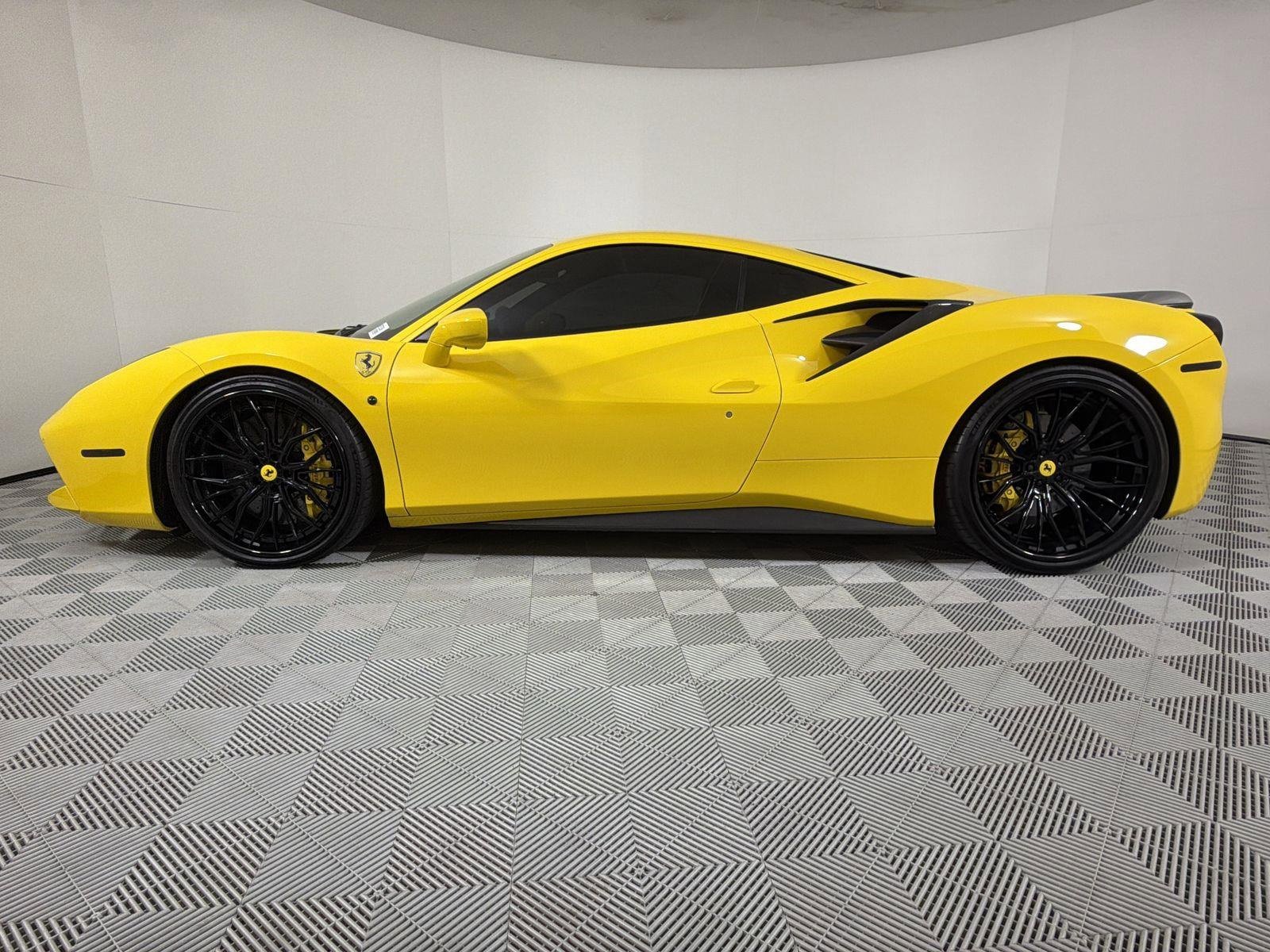 Used 2018 Ferrari 488 GTB image 2