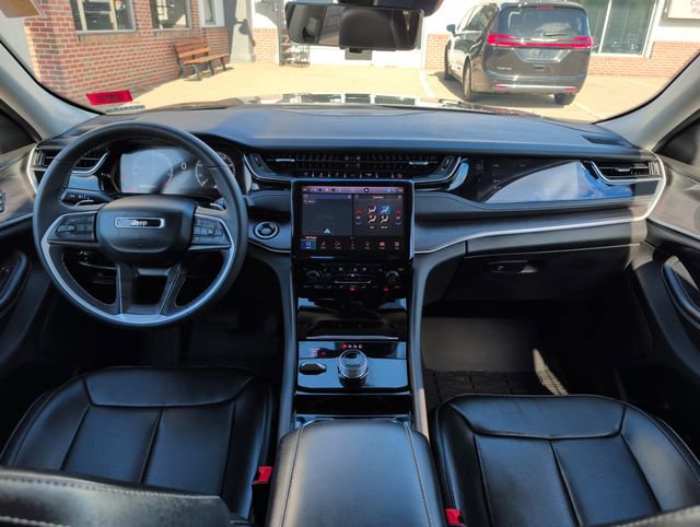 Used 2023 Jeep Grand Cherokee L Limited w/ Luxury Tech Group II AWD/4WD image 14