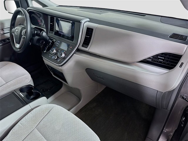 Used 2016 Toyota Sienna LE image 30