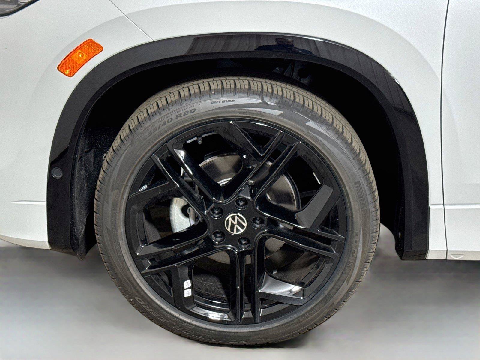 New 2026 Volkswagen Tiguan SE R-Line FWD image 18
