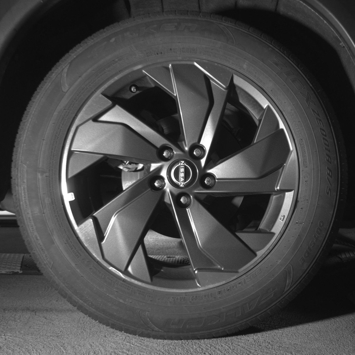 Used 2025 Nissan Rogue SV image 15