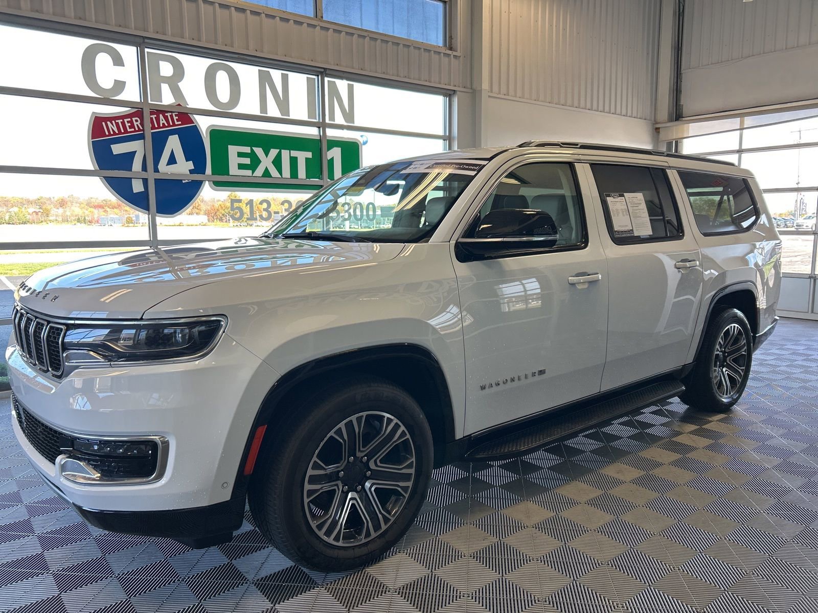 Used 2024 Jeep Wagoneer L Series II w/ Flexible Seating Group image 3