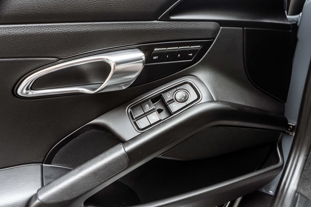 Used 2018 Porsche 718 Cayman RWD image 14