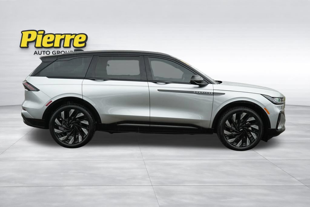 Certified 2025 Lincoln Nautilus Reserve AWD/4WD image 3
