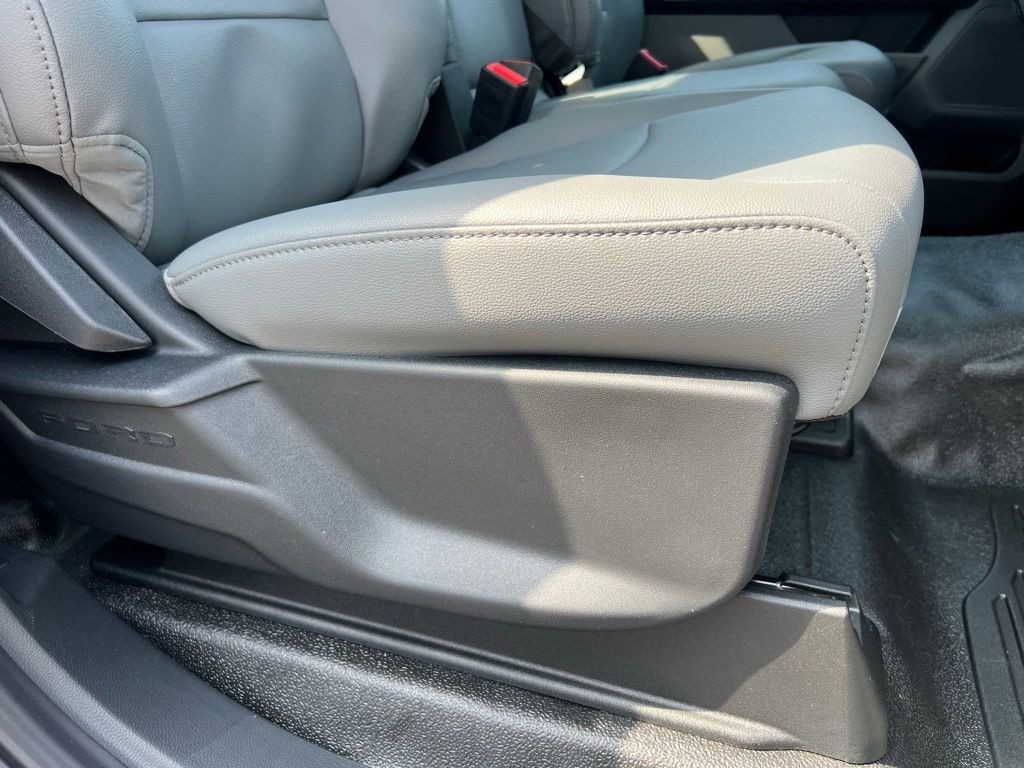 New 2025 Ford F550 4x4 Regular Cab Super Duty w/ XL Chrome Package image 18