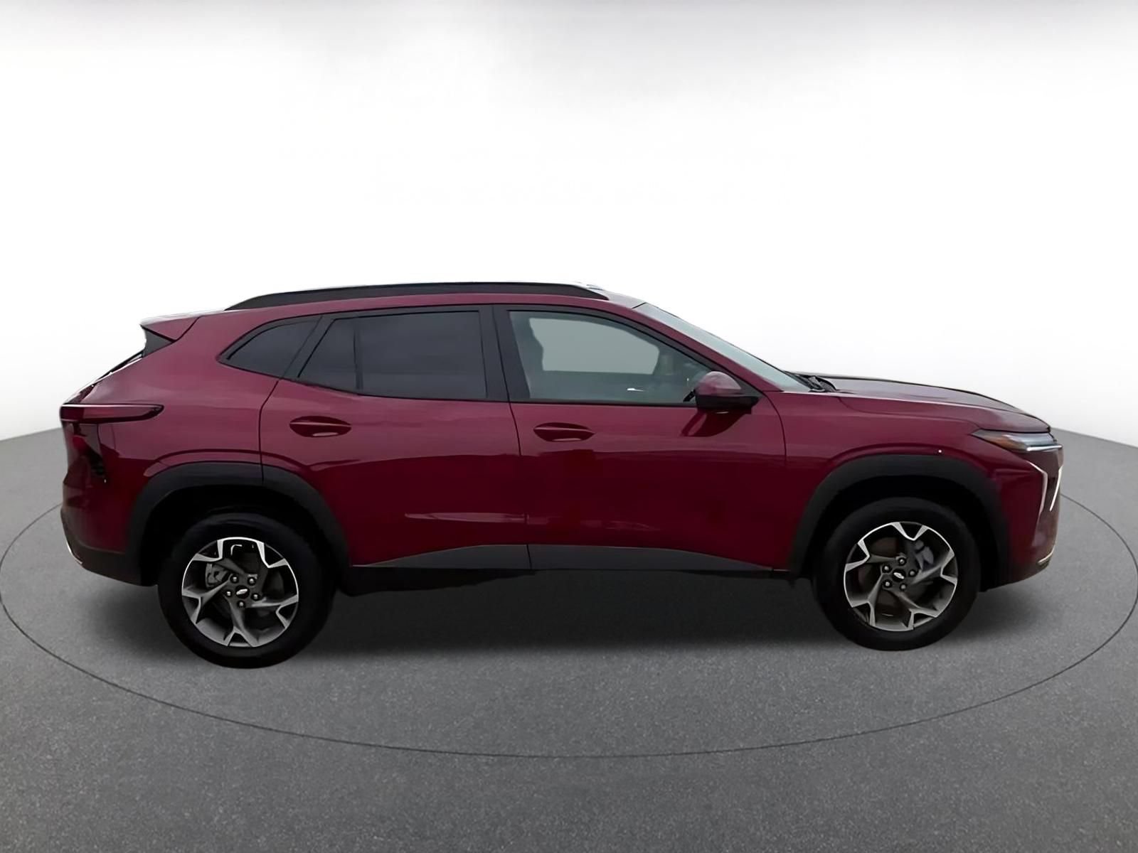 Used 2025 Chevrolet Trax LT FWD image 16