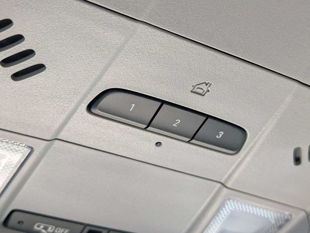 Used 2020 Chevrolet Equinox Premier FWD image 33