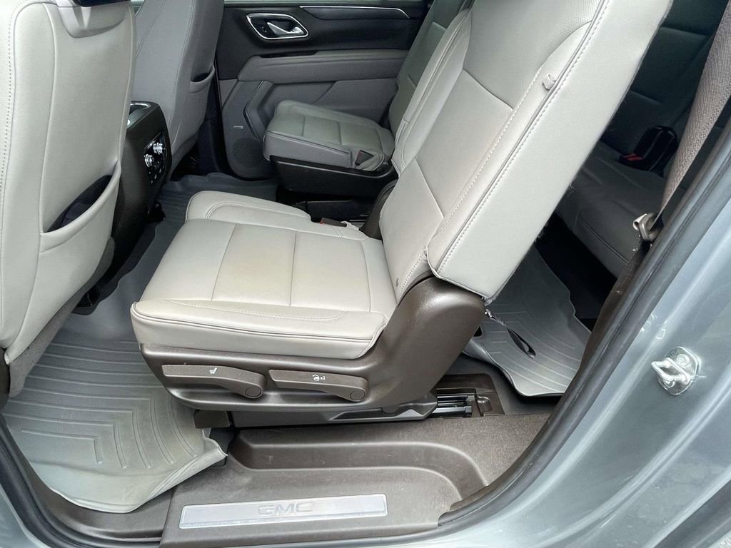 Used 2023 GMC Yukon XL SLT w/ SLT Premium Package AWD/4WD image 10