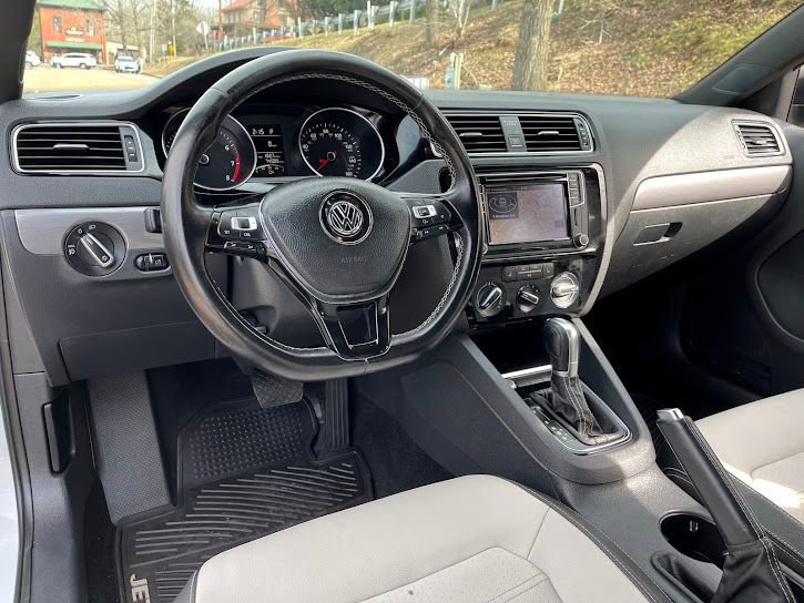 Used 2016 Volkswagen Jetta Sport image 10