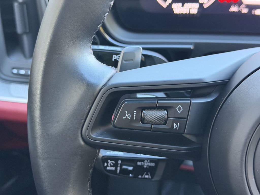 Used 2024 Porsche Cayenne Coupe image 35